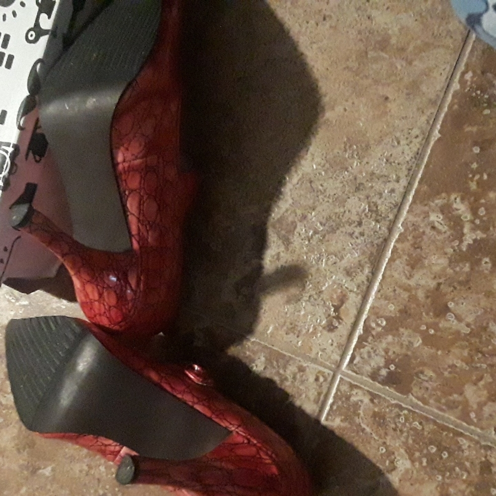Red Shoes - Picture 6 of 8
